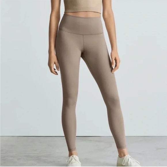 Everlane The Perform Legging - Picture 1 of 6